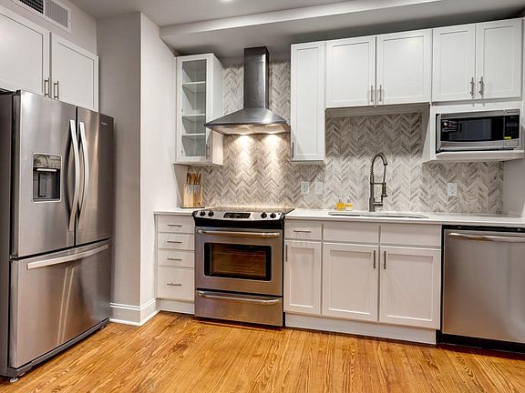 3rd image of 245 Granby St #2akaxhdg0
