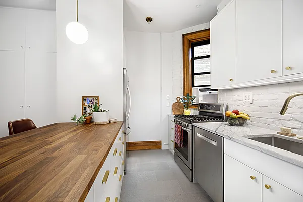 Sold by New York Casas Ltd. | media 3