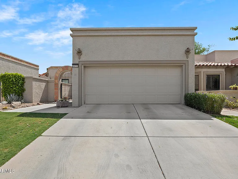 8479 N 84th Pl — Photo 2