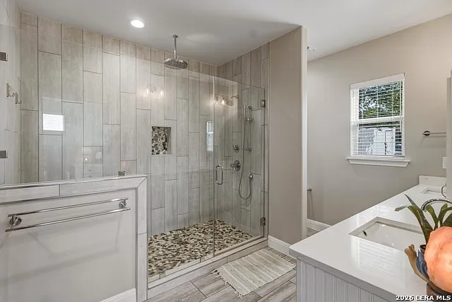 124 Creekwood Dr — Photo 15