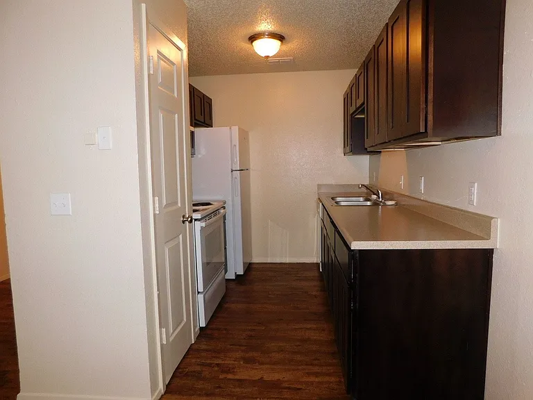 Gant Apartments — Photo 39