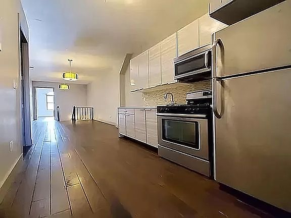 4th image of 776 Saint Johns Pl #1L