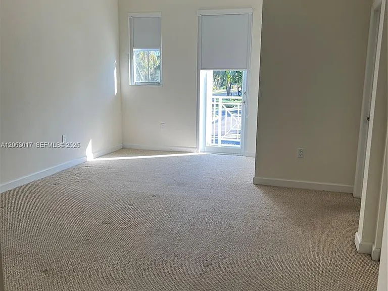 10716 NW 76th Ln — Photo 14