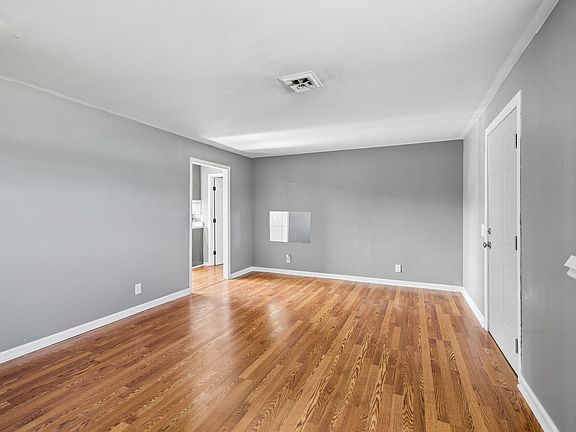 3rd image of 622 Swamp Rd