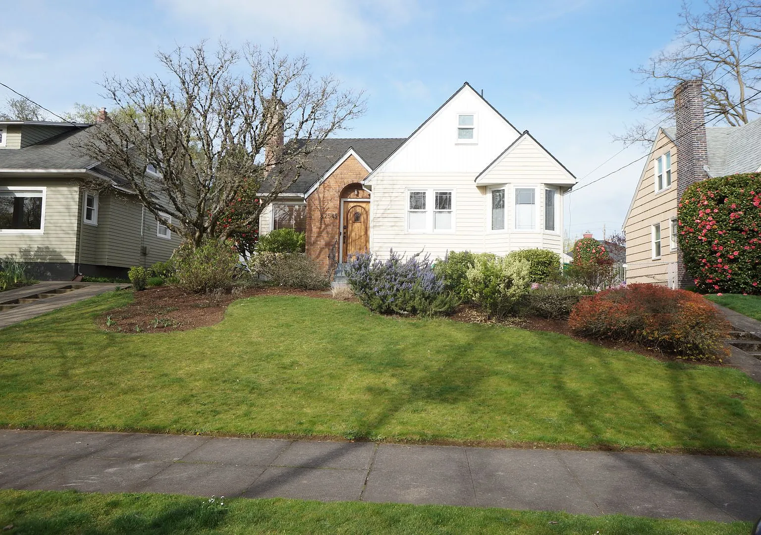 NE Portland - Irvington 3-bedroom Beauty! — Photo 1