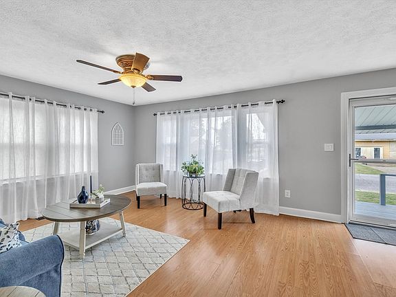 5th image of 834 Sunset Dr