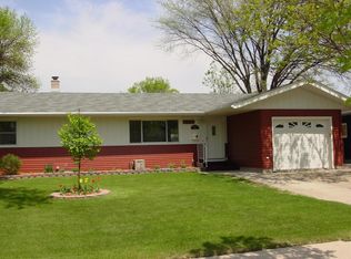 818 Park Dr, Grand Forks, ND 58201