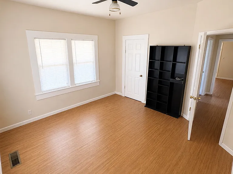 2850 Myers St — Photo 11