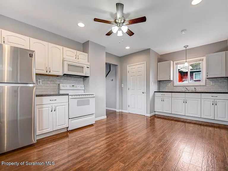 2725 Cedar Ave — Photo 26