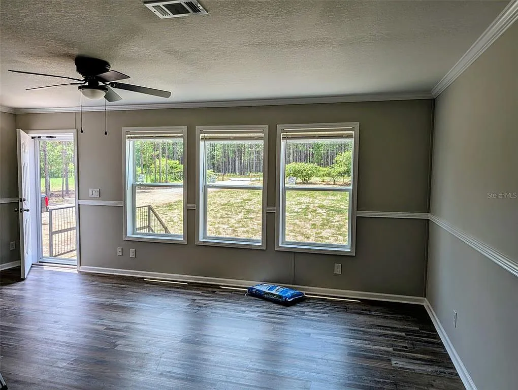 3 bed, 2.0 bath, 1813 sqft, $2,450 — Photo 2