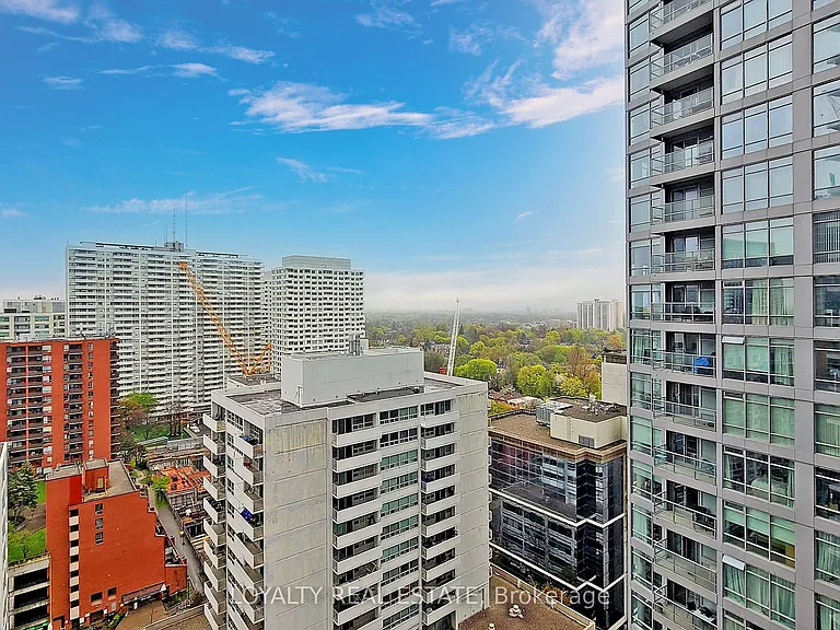 2221 Yonge St #1705 — Photo 36