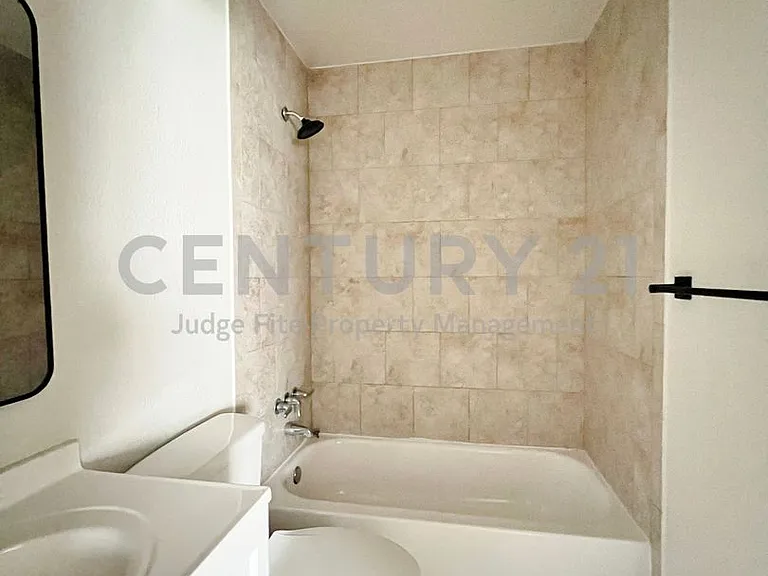 114 Southmanor Ct — Photo 8