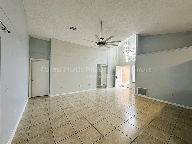 11818 Shotgate Ct — Photo 7