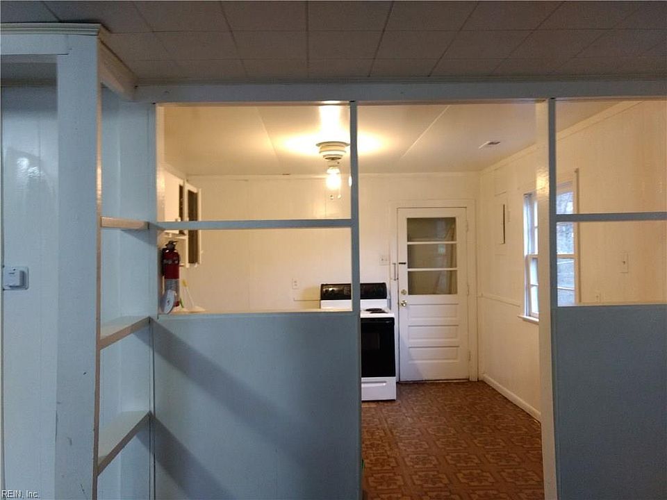 2nd image of 87 Fox Hill Rd