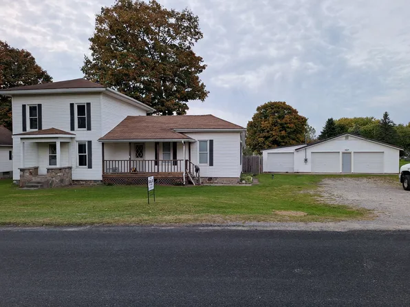 130 W Riverside Dr, Ionia, MI 48846