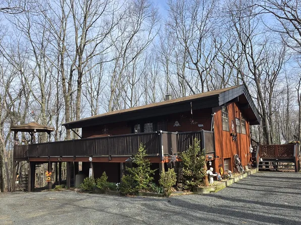 300 Forest Dr, Hawley, PA 18428