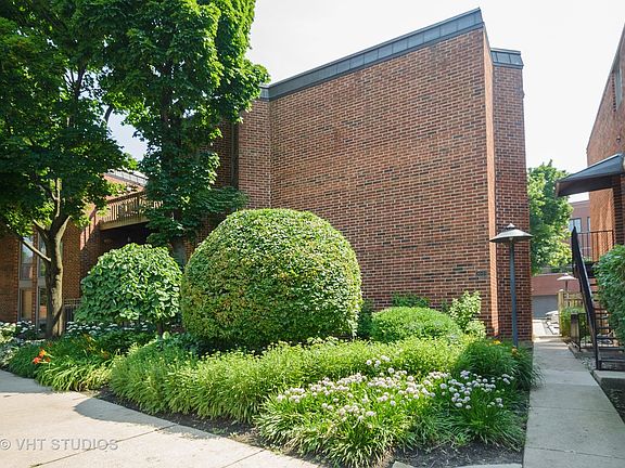 2nd image of 2045 N Larrabee St APT 7301