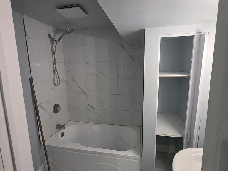218 Tremaine Cres #BASEMENT — Photo 4