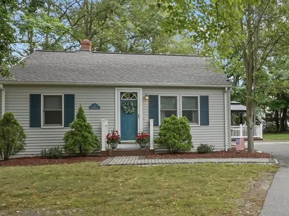4 Mott Dr, Attleboro, MA 02703