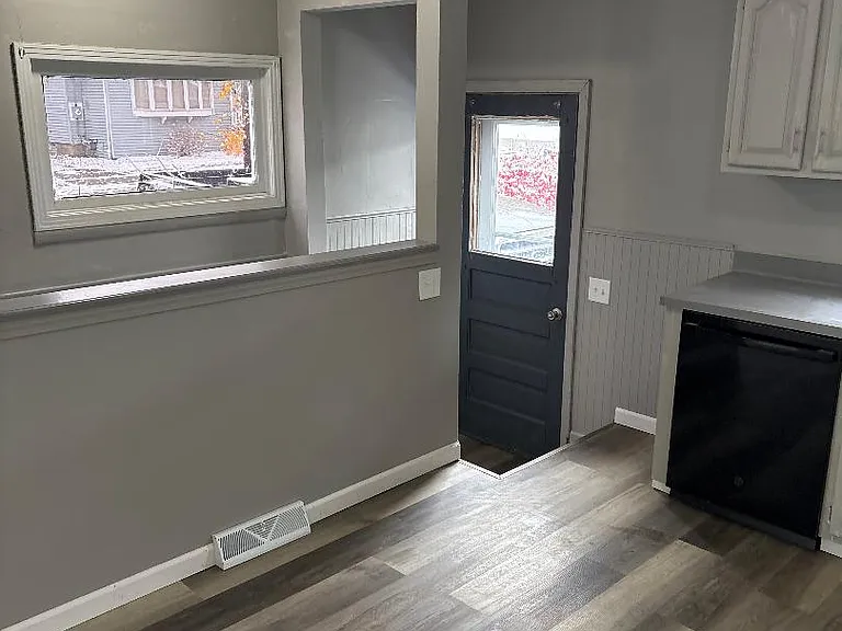 190 Aurora Ave — Photo 6