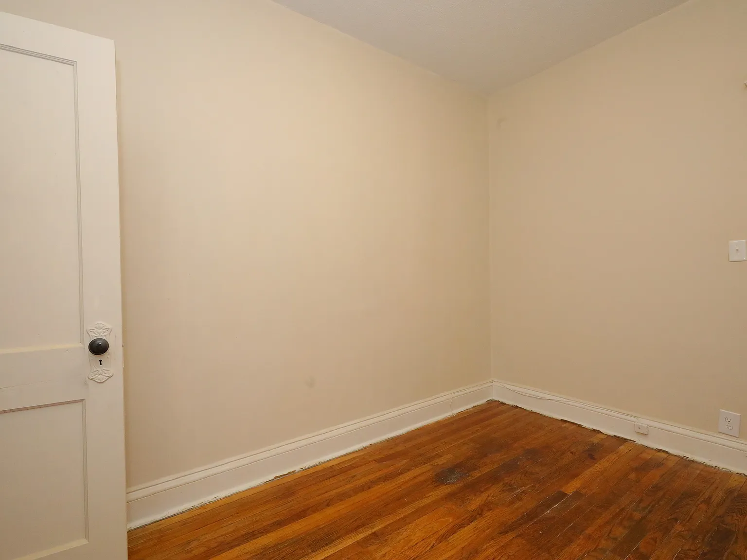 3 bed, 9999 sqft, $2,575 — Photo 3