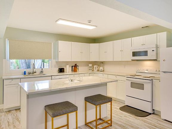 4th image of 5611 Charles St #A