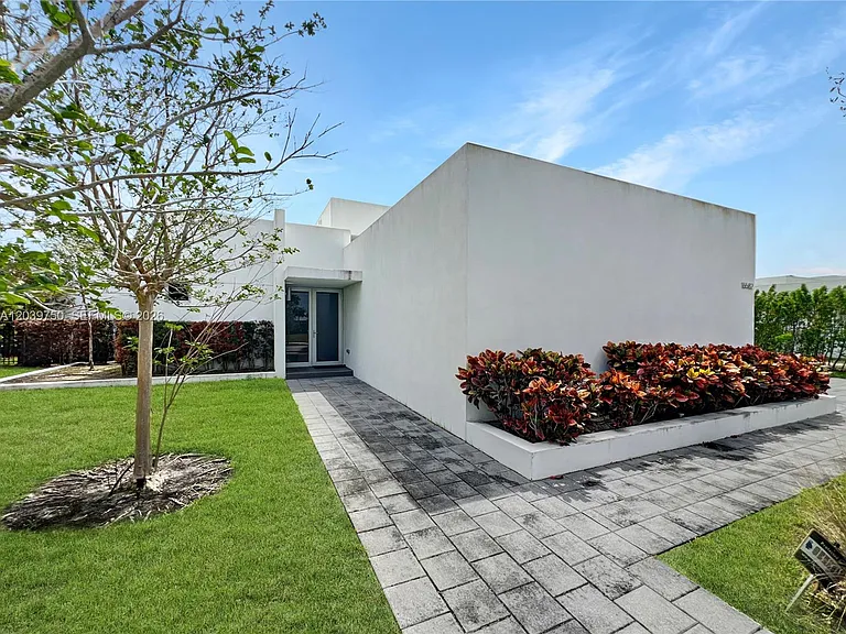 16582 Botaniko Dr S — Photo 3