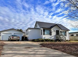 1310 S 6th St, Prairie Du Chien, WI 53821