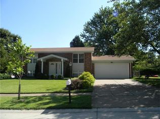 2432 Wesglen Estates Dr, Maryland Heights, MO