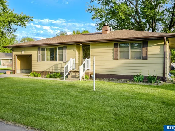 106 O St, Aurora, NE 68818
