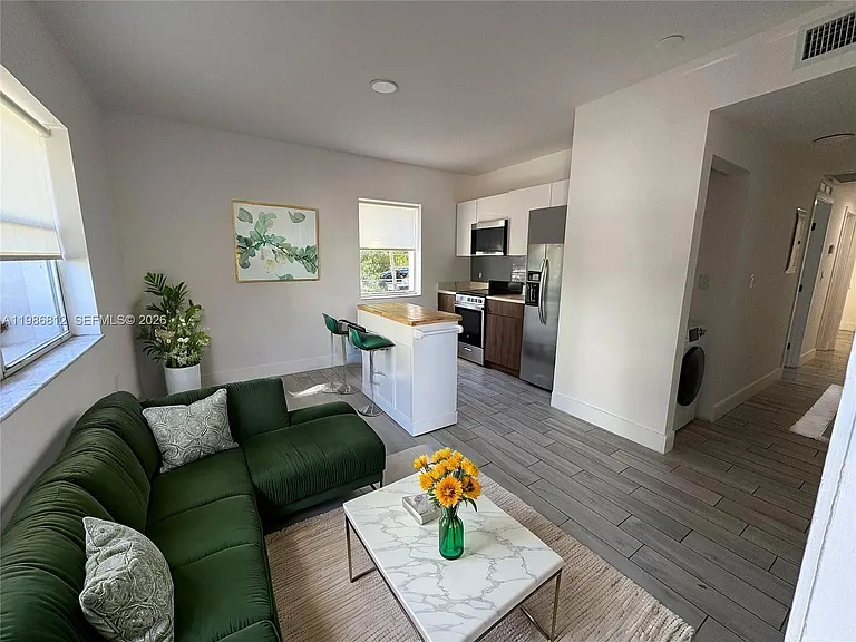 1000 7th St #10 — Photo 3
