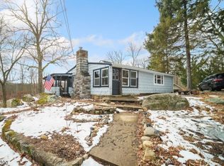 15 Allegheny Ave, West Milford, NJ 07480