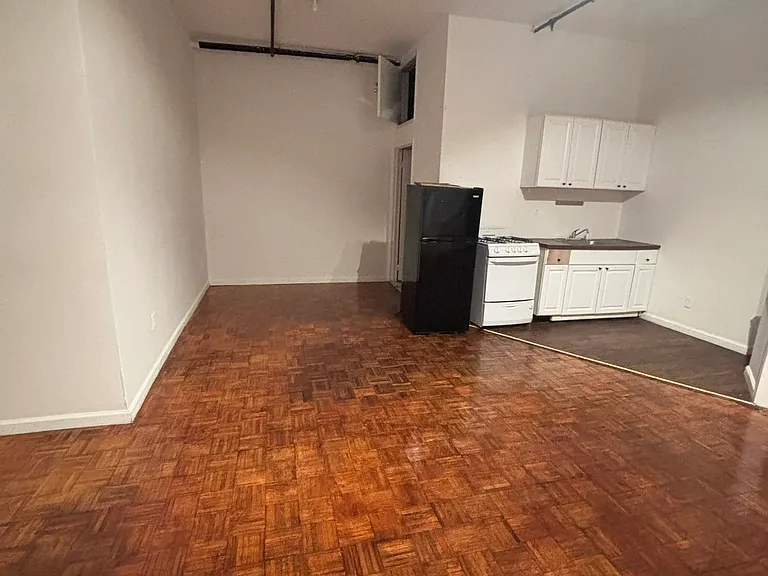 1672 Gates Ave #1 — Photo 5