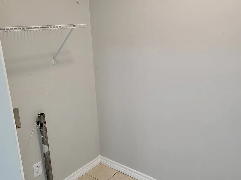 1107 W Cornelia Ave — Photo 12