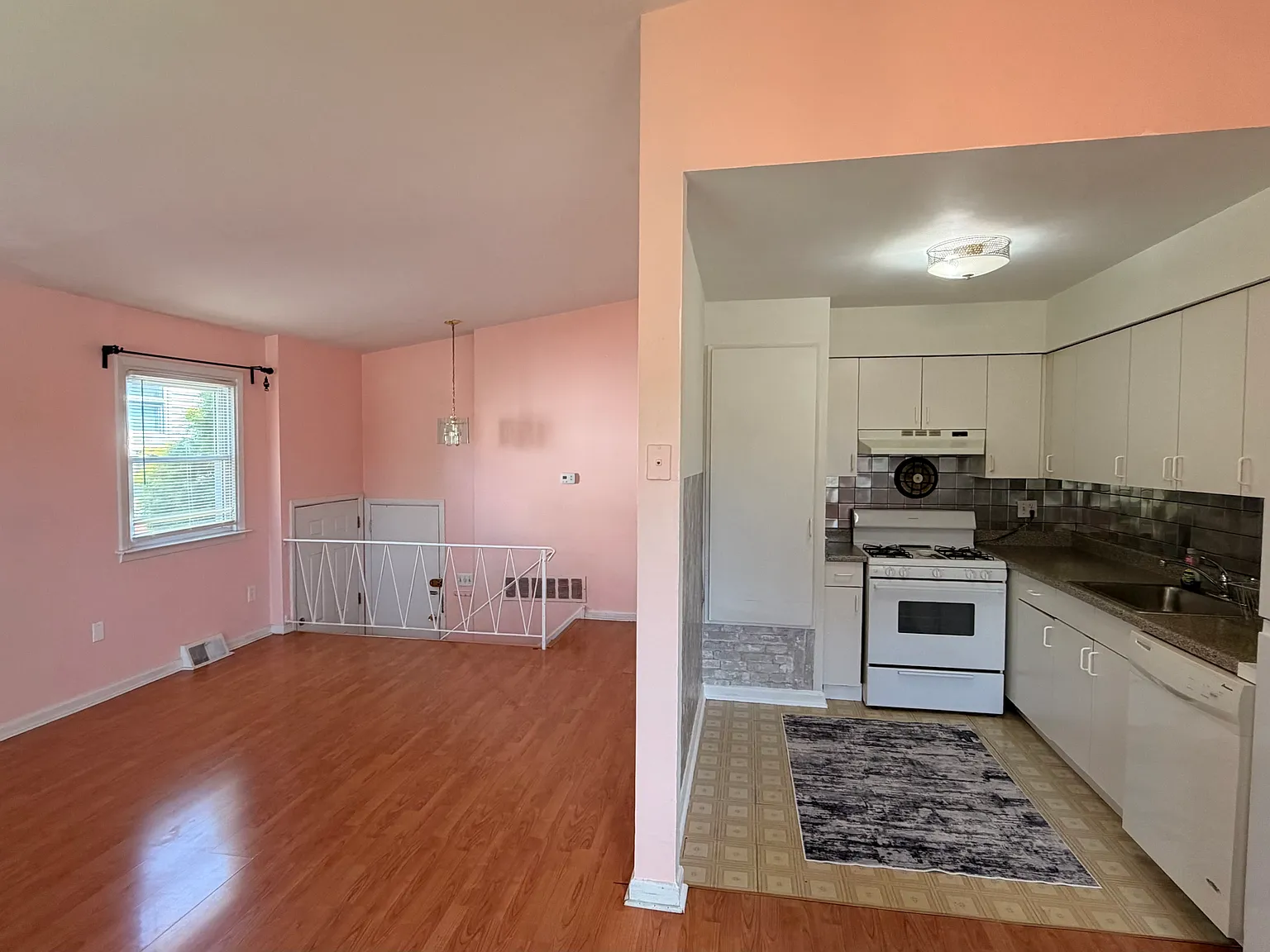 2 bed, 1100 sqft, $1,450 — Photo 2