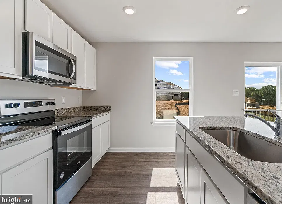 4 bed, 1906 sqft, $3,300 — Photo 4