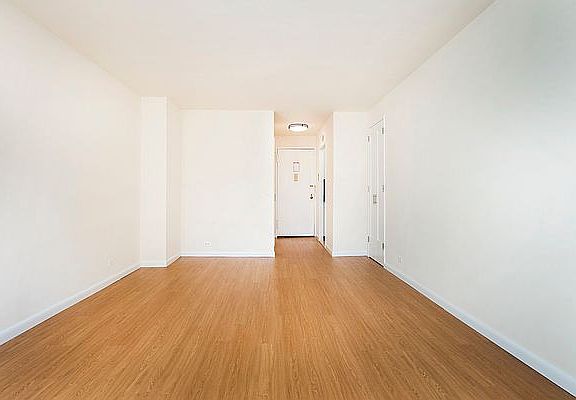 3rd image of 211 W 56th St #F36