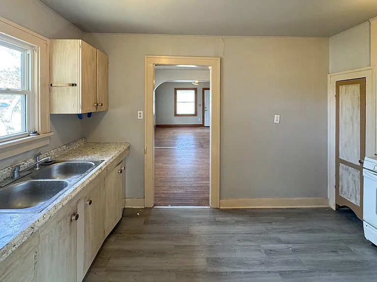 913 N Boulevard St — Photo 5