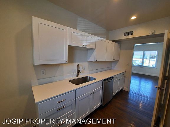 3rd image of 4926 San Jacinto St #28A