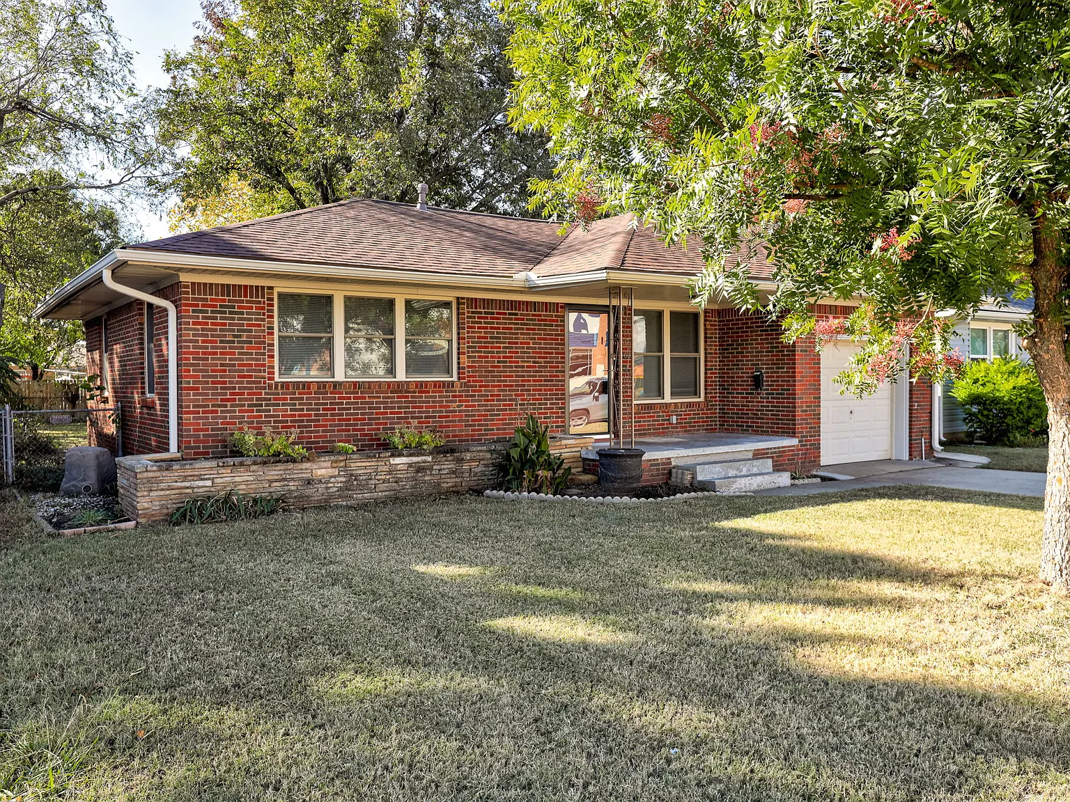 806 Denison Drive - 1 — Photo 1