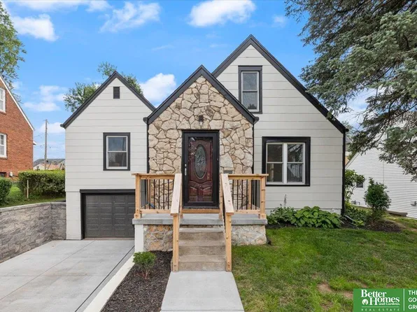 5845 Hickory St, Omaha, NE 68106