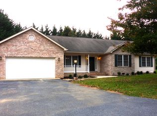 18 Long Bow Rd, Waynesboro, VA 22980