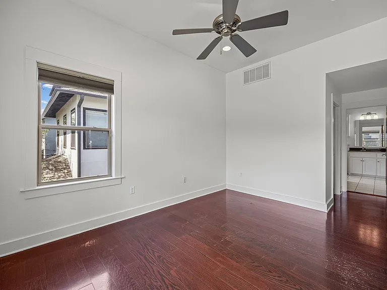 1301 San Bernard St — Photo 9
