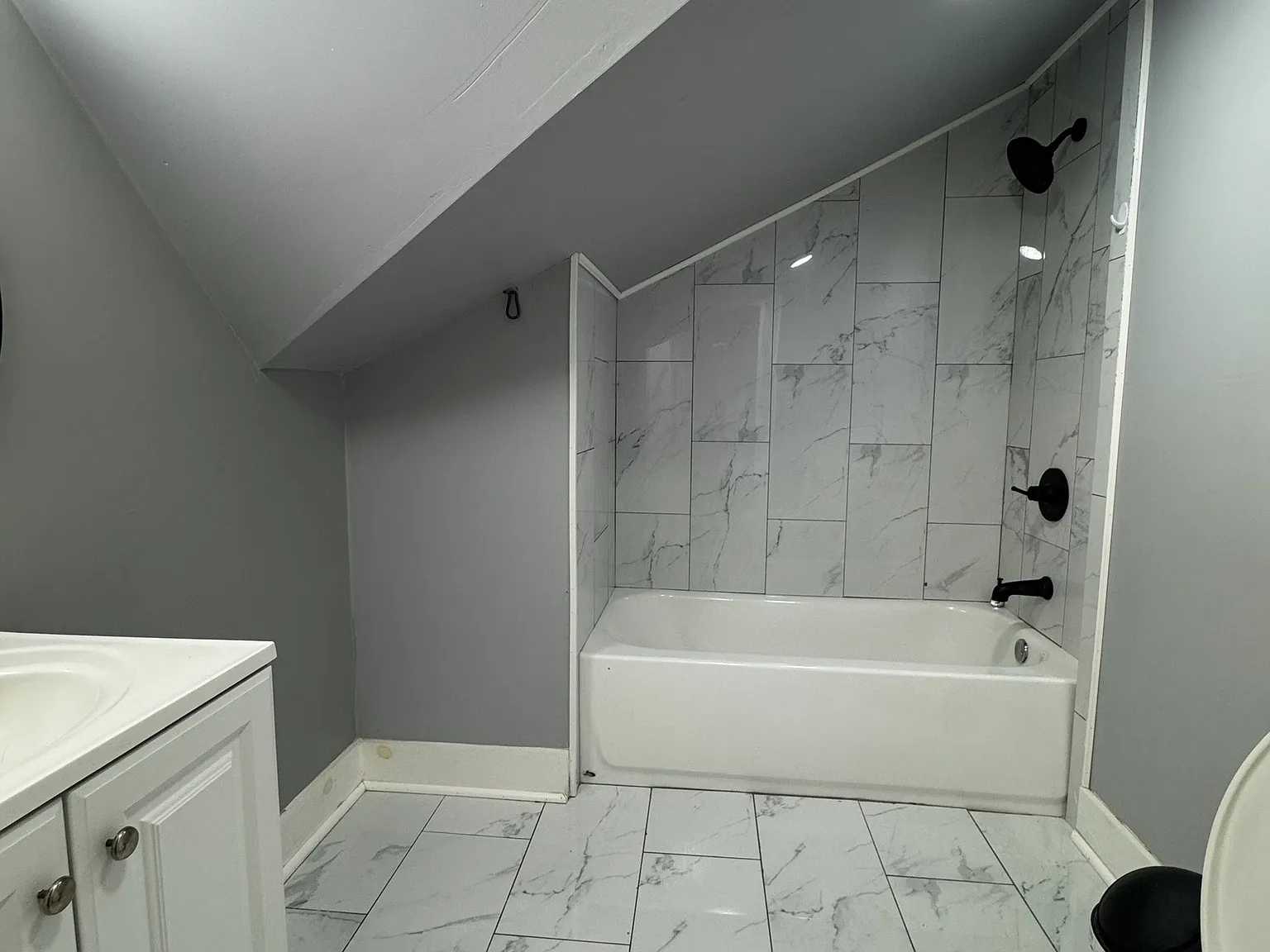 3 bed, 1.0 bath, 3270 sqft, $1,750 — Photo 3