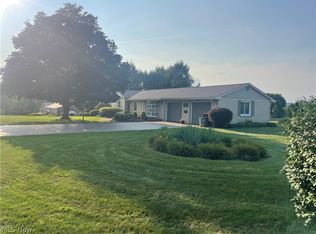 49261 S Park Cir, East Liverpool, OH 43920