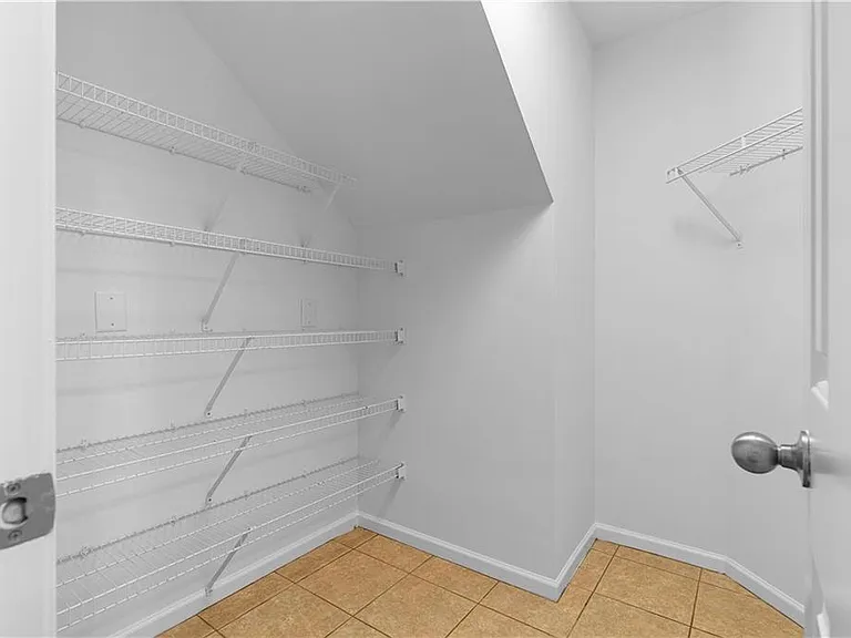 80 Castle Ct — Photo 14