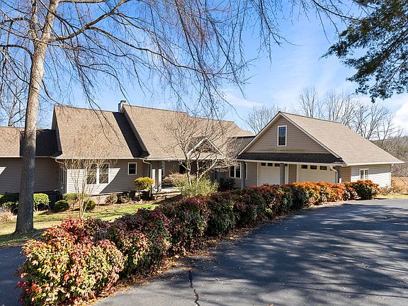 2nd image of 420 Lake Pointe Dr