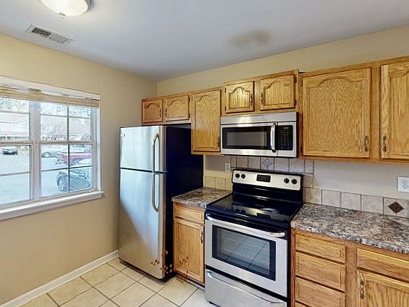 2nd image of 3236 Summercroft Ln