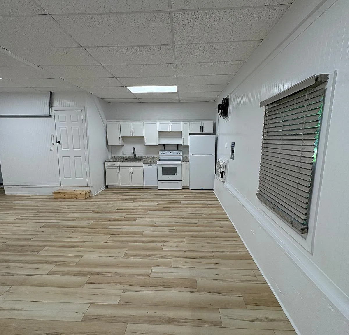 Studio, 720 sqft, $1,295 — Photo 3