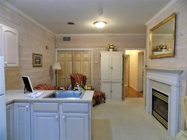 1702 Rukmapura Park, 1702 Rukmapura Park #6d57abc70, Fairfield, IA 52556